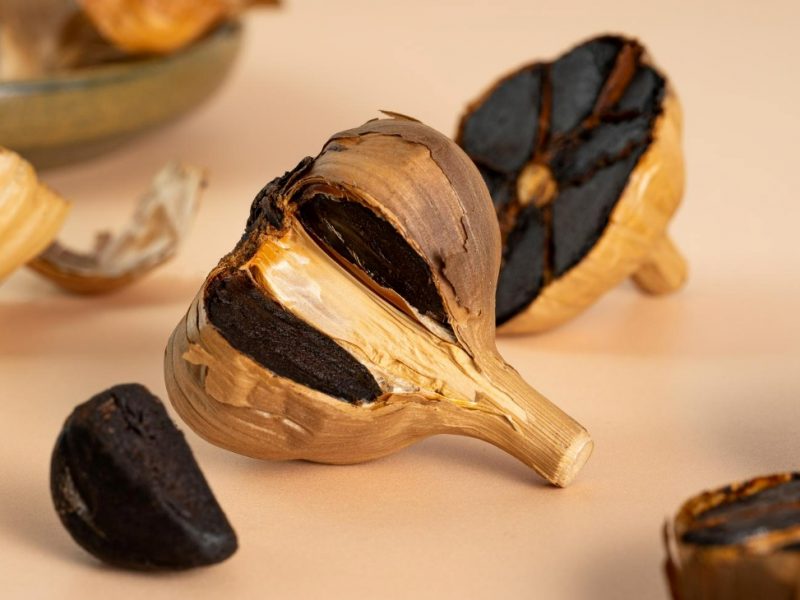 Conceptual Composition Fermented Black Garlic Cloves Bulbs Cloves Black Garlic Beige Table Healthy Nutrition Vegetarian Food Fermented Food Selfcare