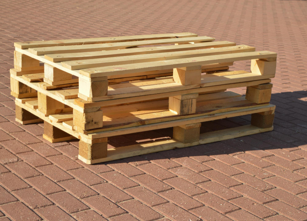 Wooden Pallets Are Placed Track Pairs Be Used As Benches