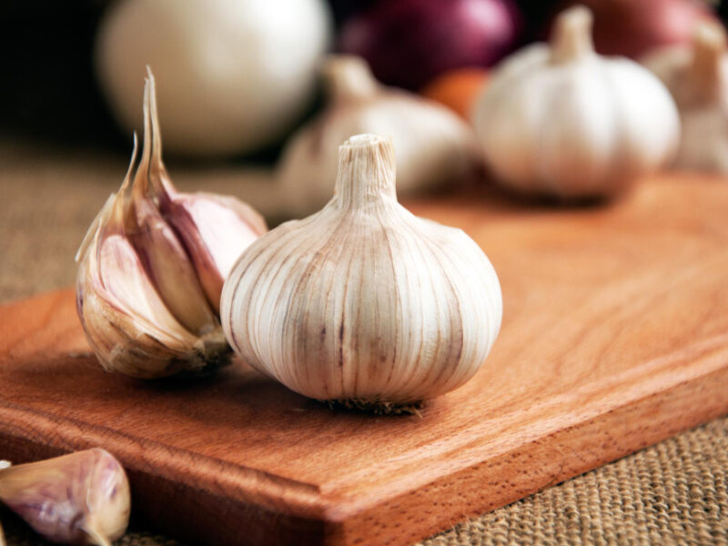 Garlic Cloves Garlic Bulb Vintage Burlap (1)