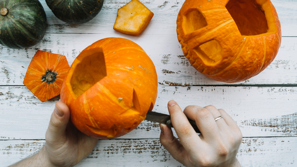making-halloween-carved-pumpkin