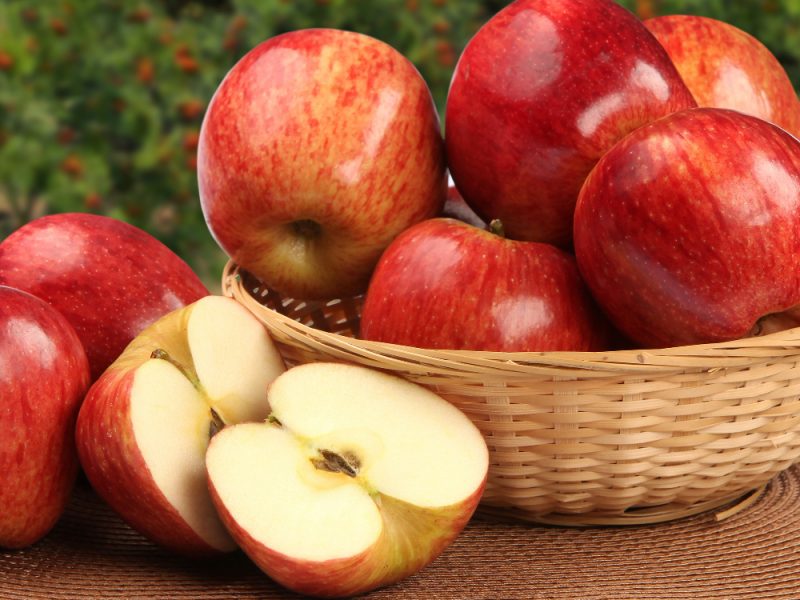 red-apples-wooden-surface-fresh-fruits