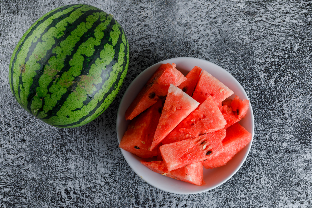 watermelon-with-slices-grey-grunge-table