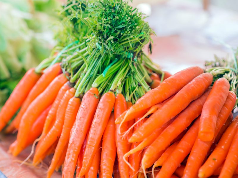 carrots-fresh-organic-carrots-fresh-garden-carrots-bunch-fresh-organic-carrots-market
