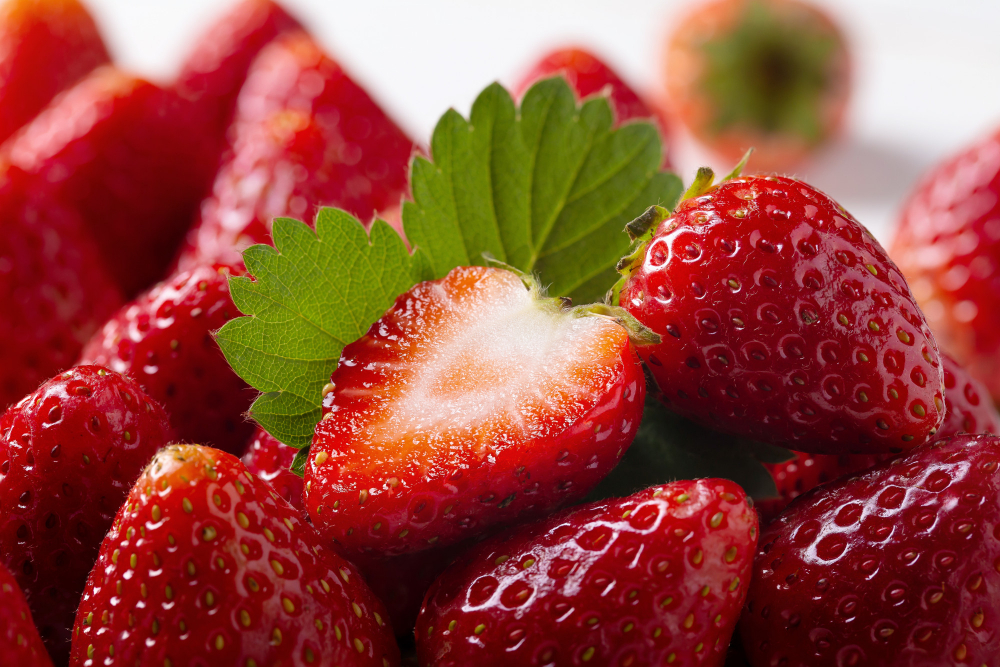 vivid-colorful-red-strawberries-strawberries-background